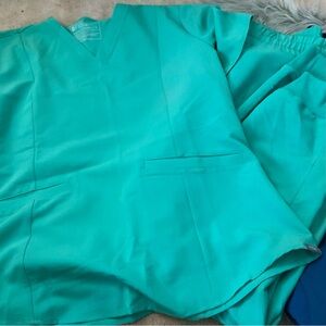 Figs jogger and Odessa slim in a mint green, xl top/med jogger. Scrub set